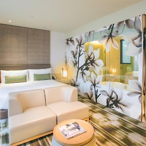 Premium King Room Lounge Access